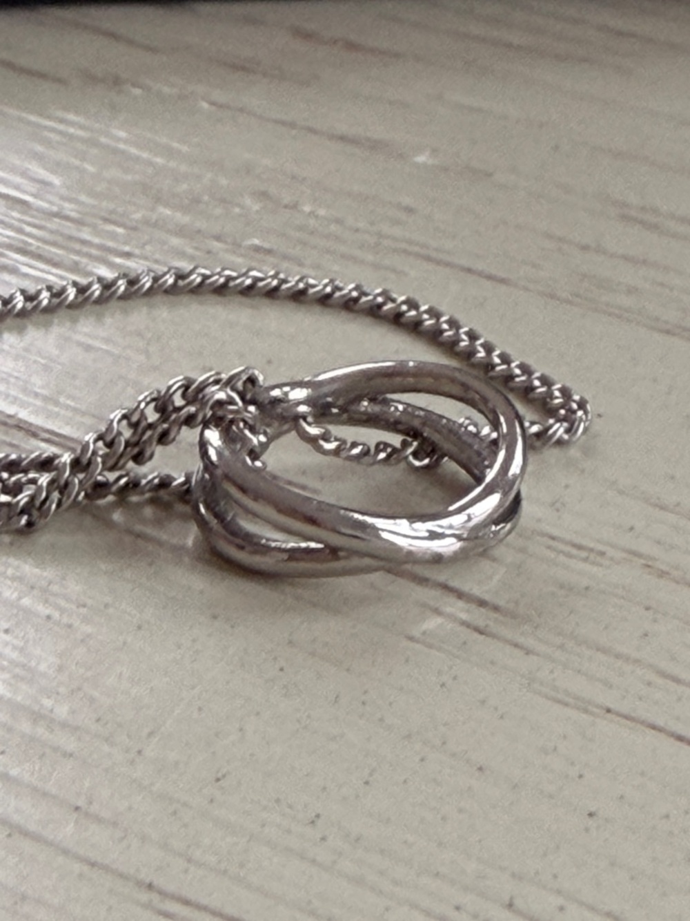 Peter Thomas Roth Sterling Silver Ribbon Loop Necklace with Box & COA R